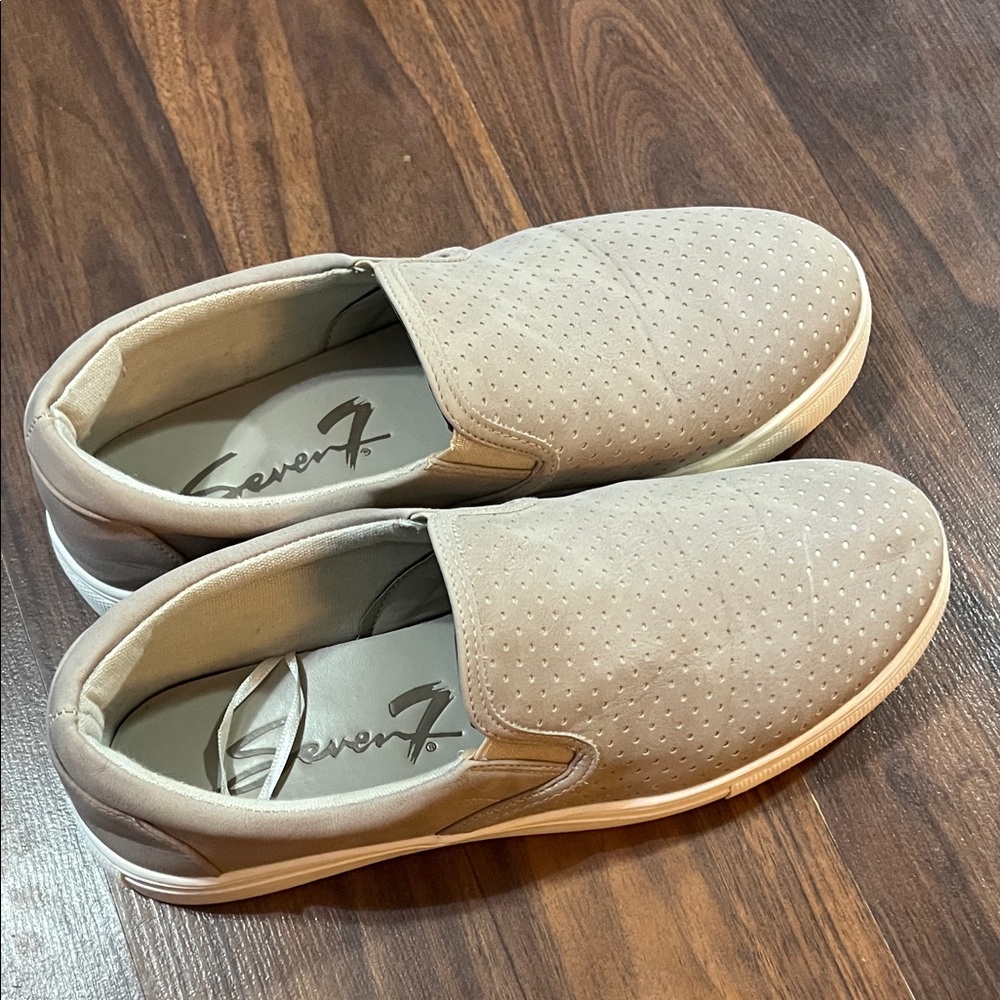 Seven7 women’s Tan Gemini Sneakers